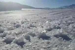 赛里木湖冰泡成因探究_有问必答