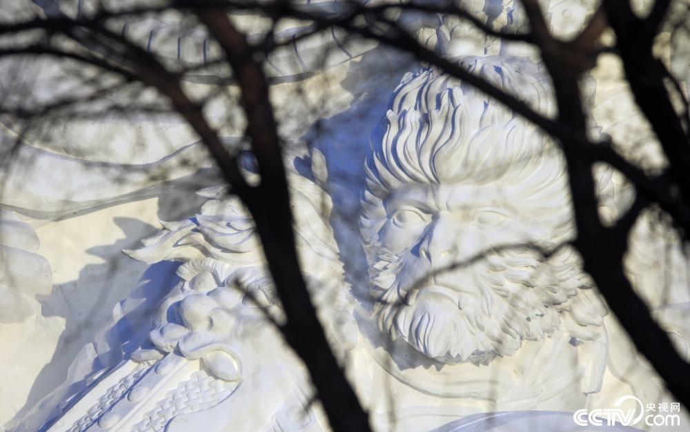 黑龙江黑悟空雪雕遭嘲讽，传统与现代艺术的碰撞与反思_有问必答