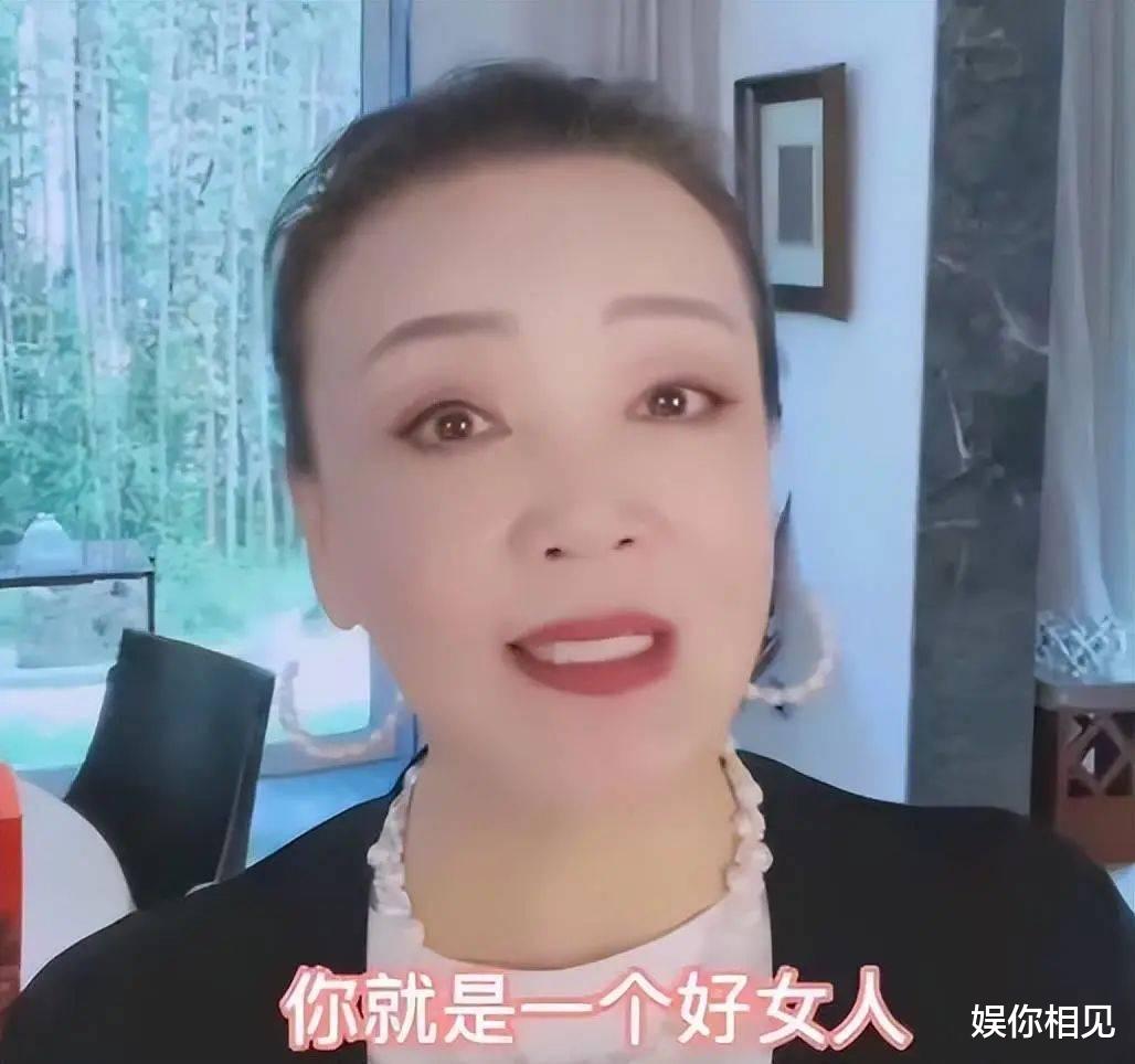 揭秘真相，关于向太辟谣卖蟑螂药的老女人是张兰的传闻_全面解答解释落实