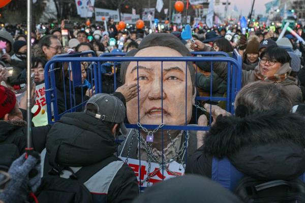 首尔爆发大规模示威，两派针锋相对_反馈结果和分析