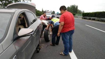 高速上吵架引发车祸导致爆胎，一次深刻的教训