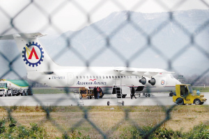 韩国失事客机生还者揭秘，两名乘务员的奇迹幸存之旅