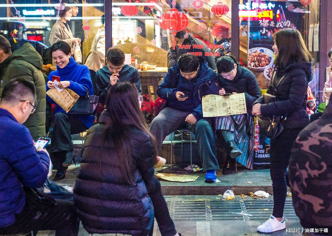 上海某火锅店一夜爆火，一晚接待逾百桌韩顾客，展现中华美食魅力