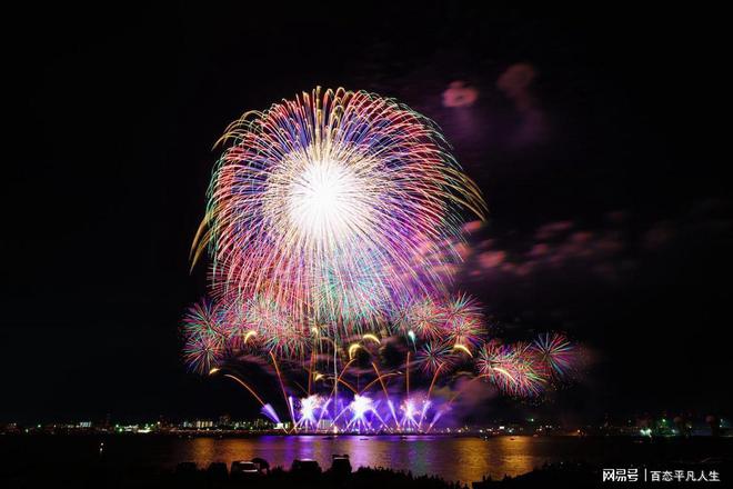 各地跨年烟花秀，璀璨盛宴，共迎新年