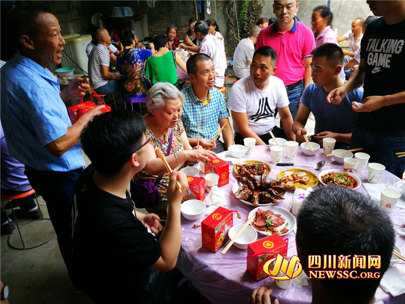 一、岁月见证传奇——家族荣耀之一二三四六世同堂庆祝盛典