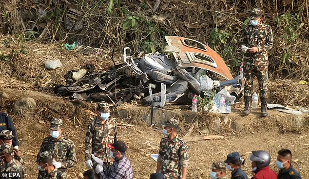 韩国空难乘客遗物装满一卡车，无尽的哀思与回忆