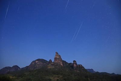 流星雨与故宫长城的惊艳同框