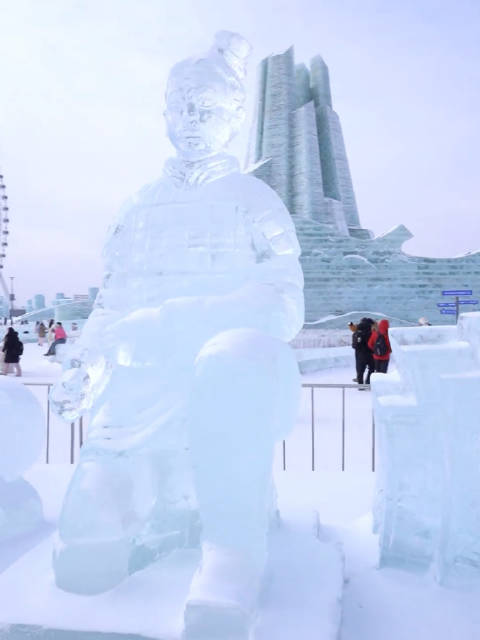 尔滨新景，冰马俑震撼登场