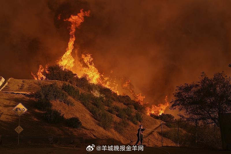 洛杉矶市长双手插兜笑着回应山火，城市韧性与领导者的从容应对