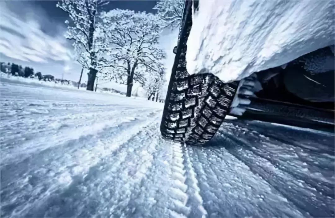 雷军学冰雪路面漂移，探索未知，挑战自我