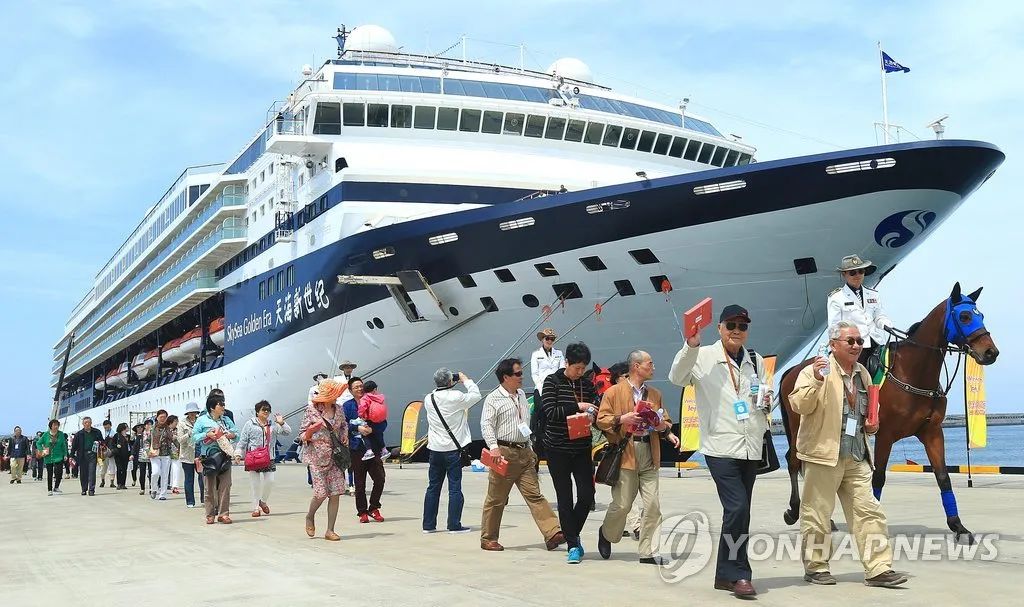 千余名韩国游客乘坐邮轮抵达上海，一场跨越海洋的文化交流之旅