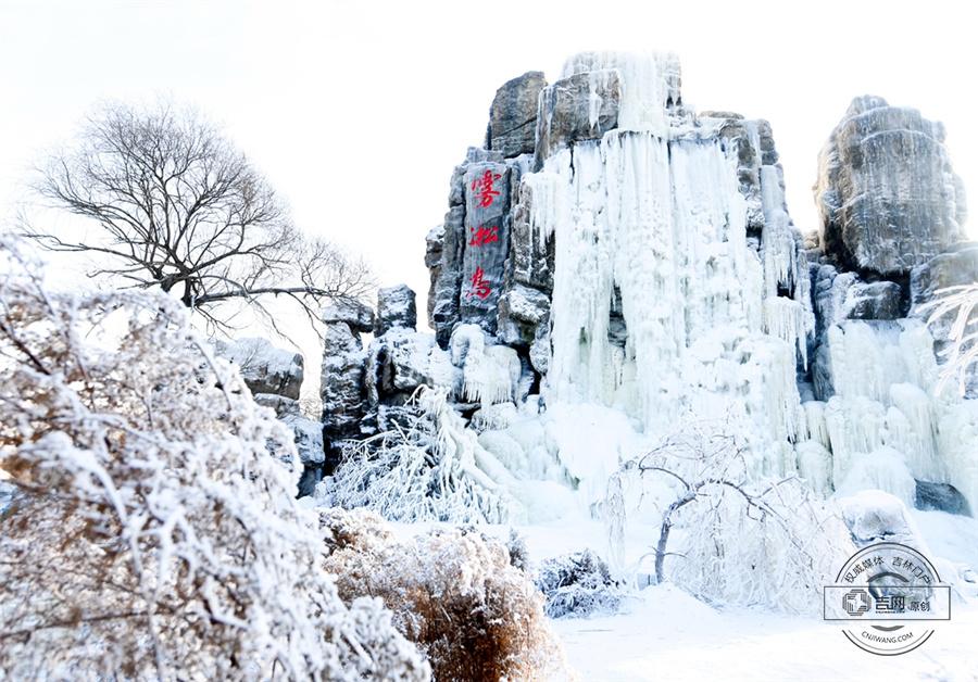 冷热交织，冰雪共舞——自然之美的独特韵味