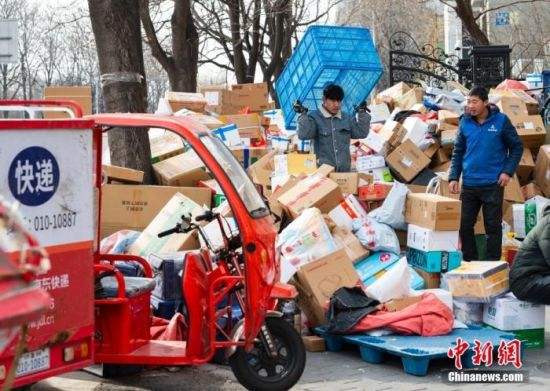 多家快递春节不停运，保障物流畅通，满足民生需求