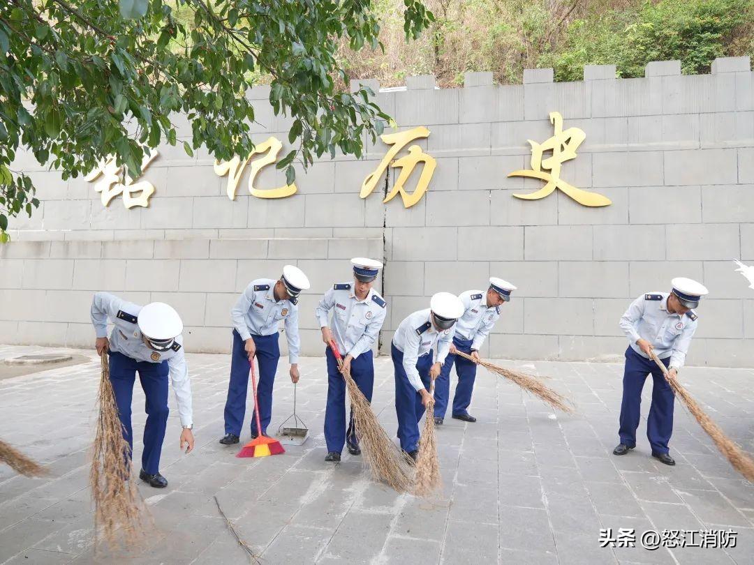 车队途经怒江大桥时鸣笛向先烈致敬——历史的铭记与时代的传承