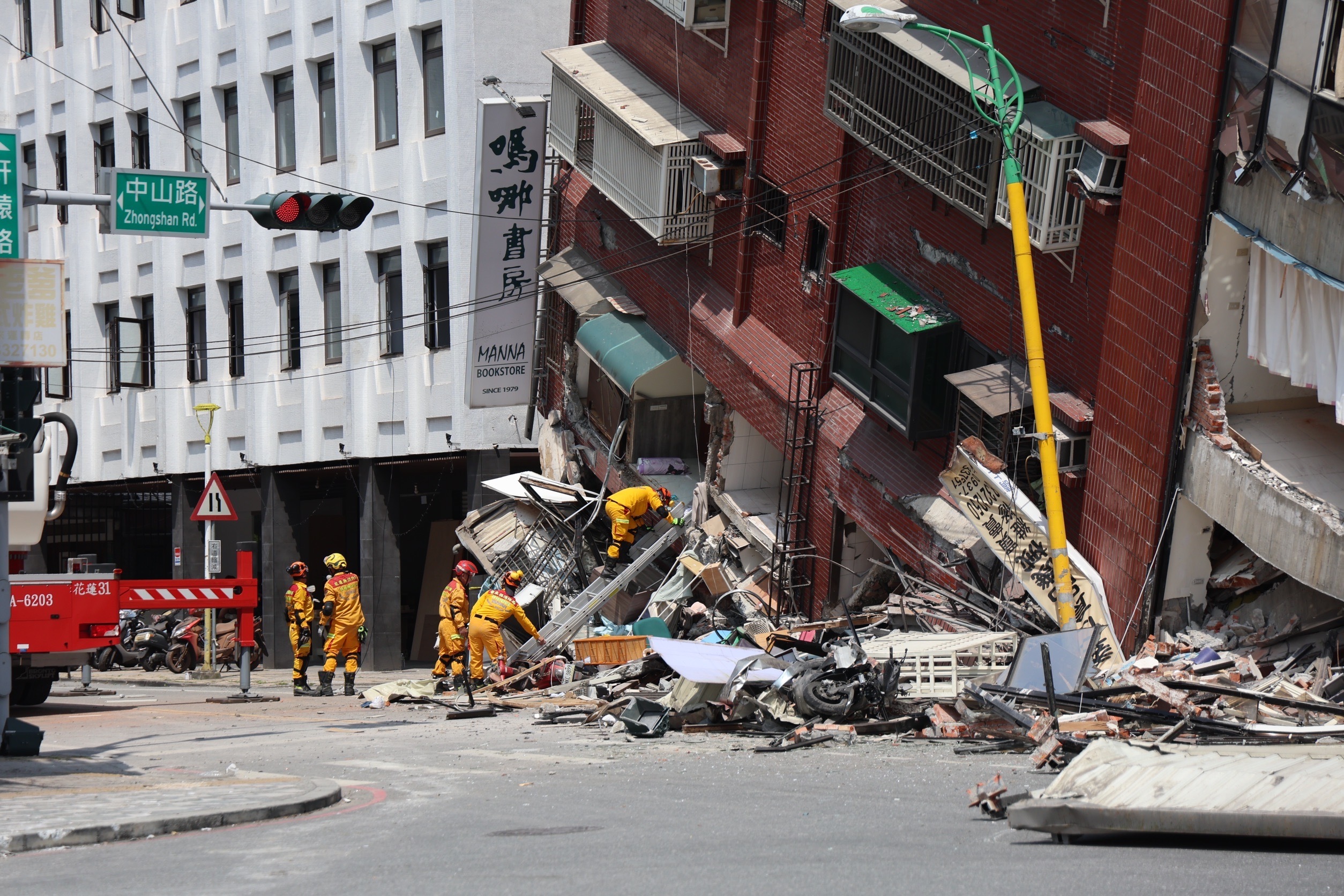 台南发生6.2级地震，灾难瞬间与应对之策