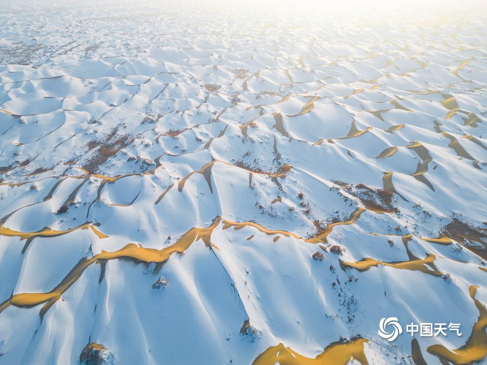 塔克拉玛干沙漠降雪，奇迹般的自然现象