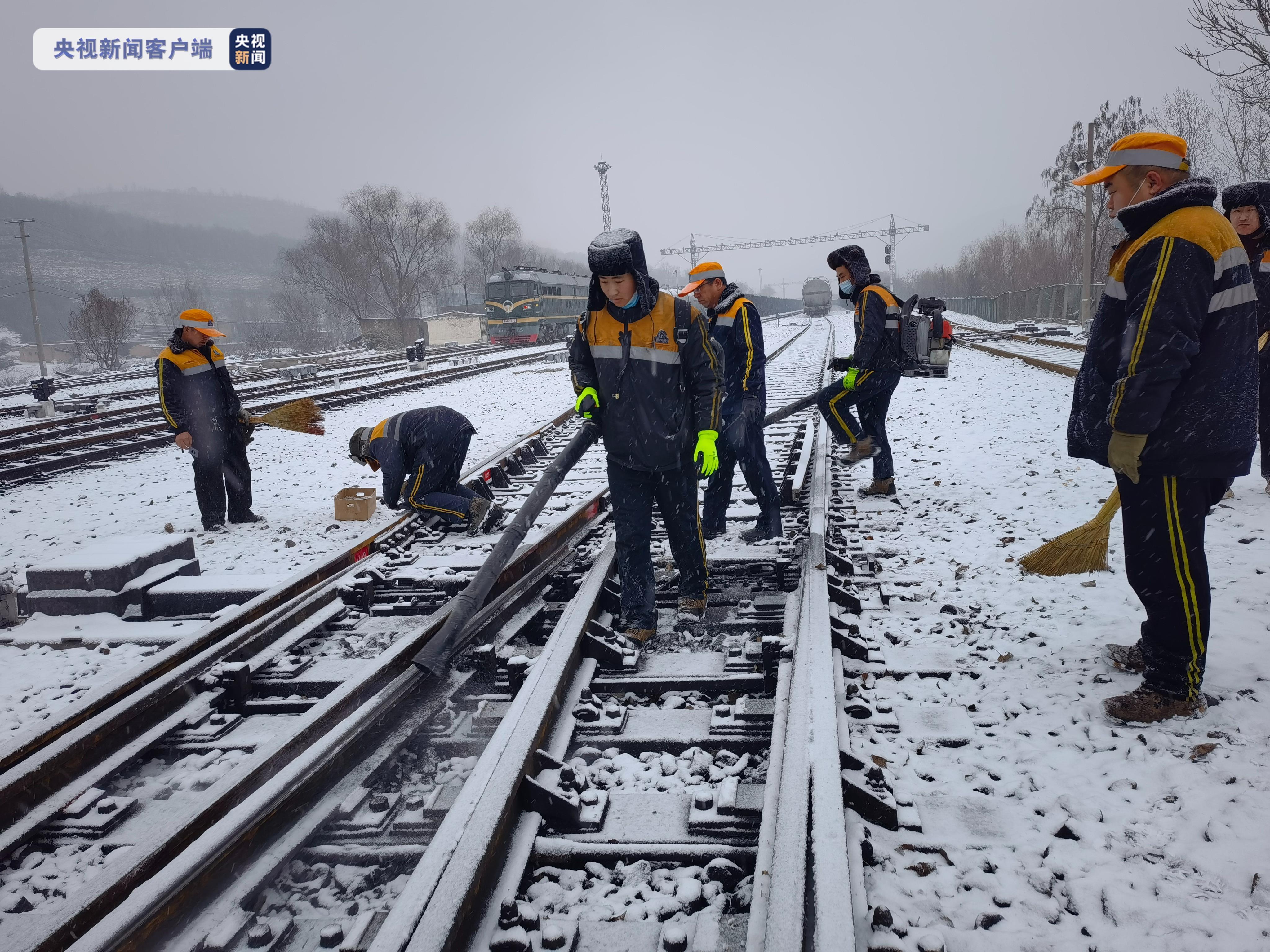 陕西交通运输部门硬核除雪行动，守护冬季道路畅通无阻