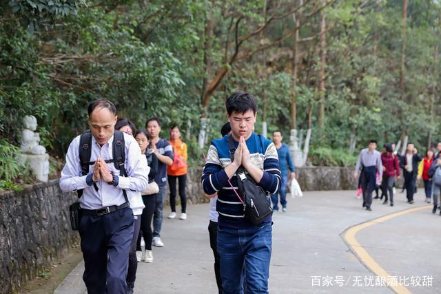 男子从深圳徒步回湖南过年，一段跨越千里的坚韧之旅