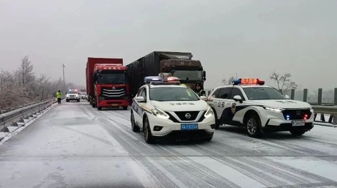 河南暴雪车主被困国道山路五小时