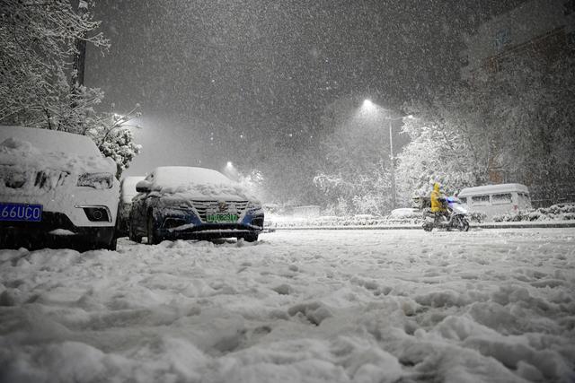 郑州出现大暴雪，一场罕见的自然灾害