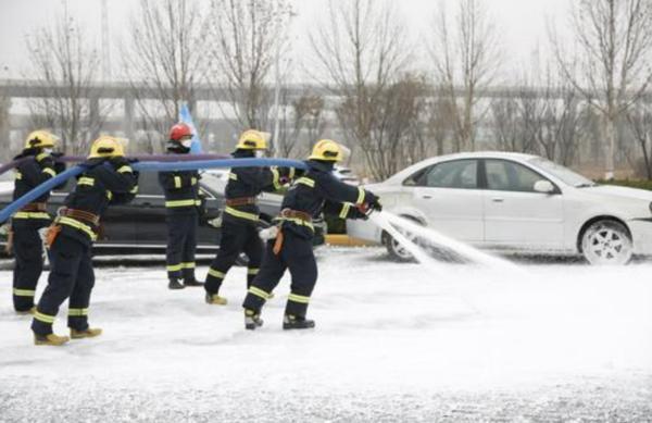 郑州出现大暴雪，一场罕见的冬日灾难