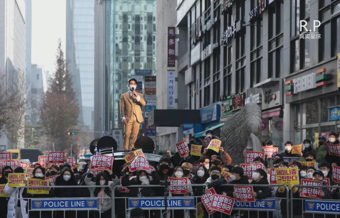 媒体人眼中的韩国，暴力和狂热蔓延的背后