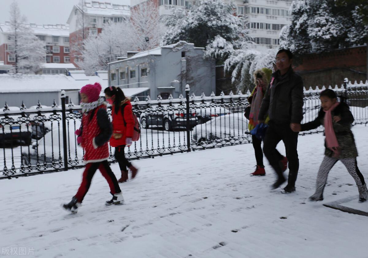 返乡者讲述，暴雪中被困高速20小时的生死瞬间