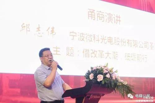 举报雷军开车直播的网友回应，理性监督与公众责任