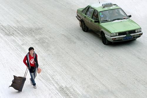 河南暴雪被困12小时车主发声