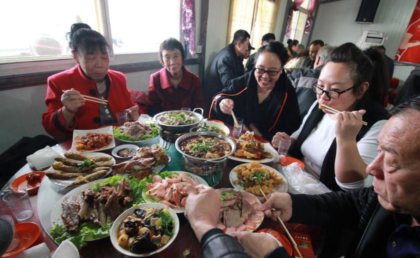 农村礼堂年夜饭，1600元，30道菜的盛宴