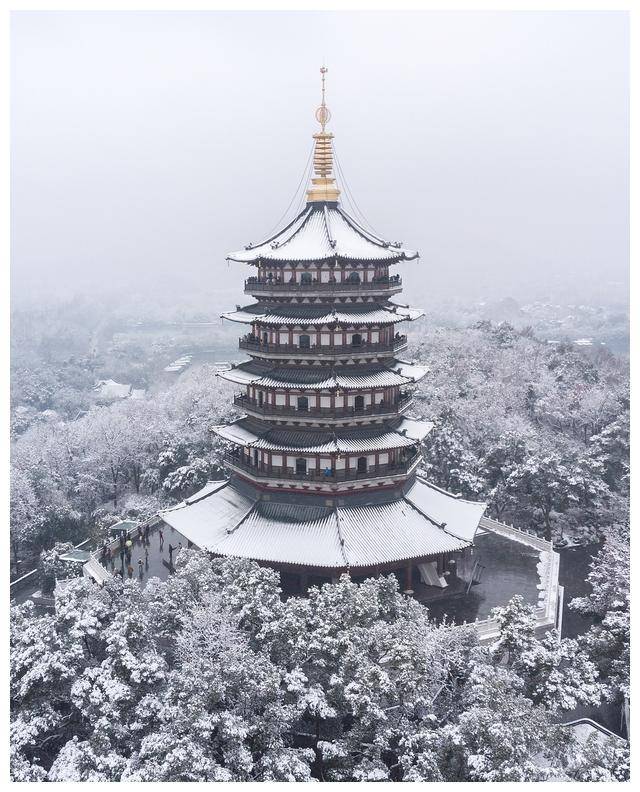 雷峰塔下现千年白虫，传说中的神秘生物与古老传说