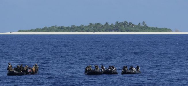 南部战区位黄岩岛领海领空战备警巡，捍卫国家主权与海洋权益的坚定行动