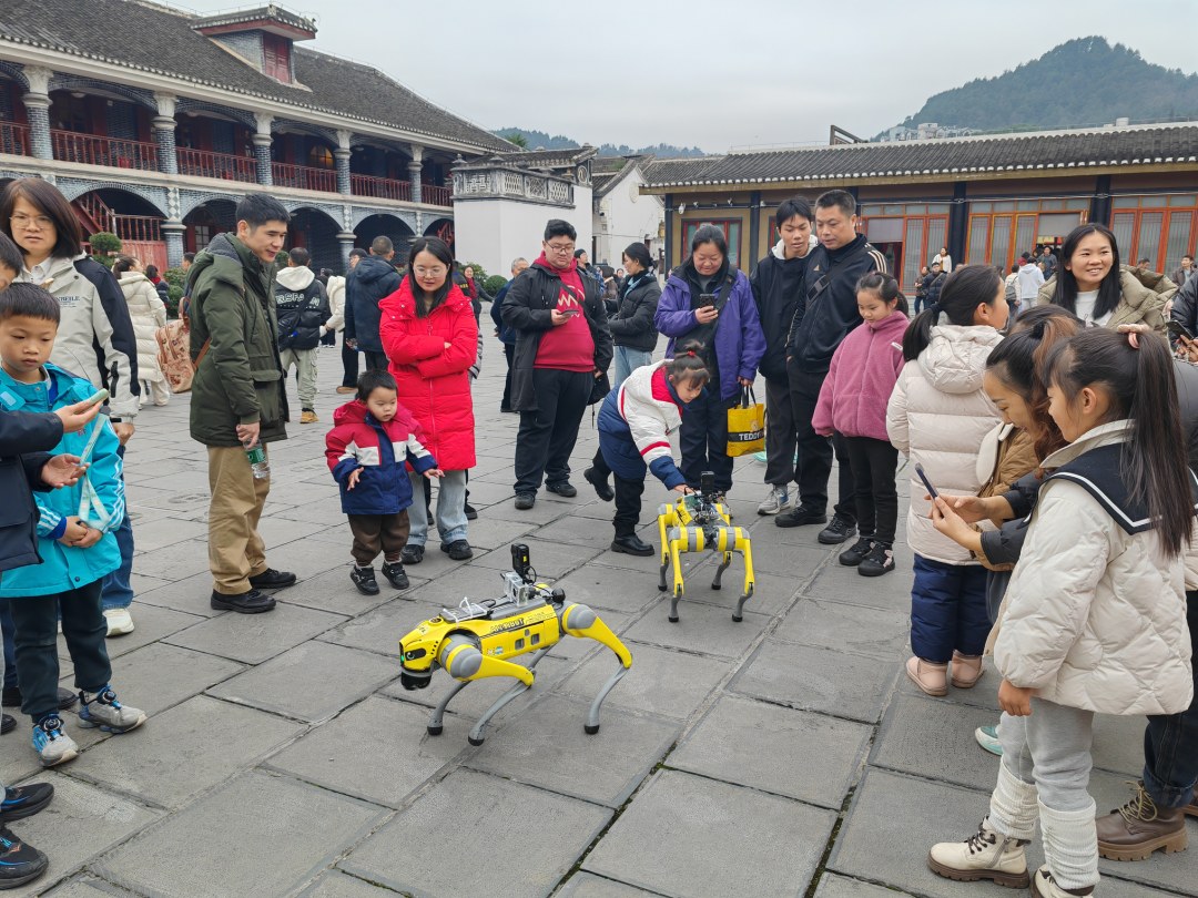 多地景区机器人很忙——智能旅游新时代的来临