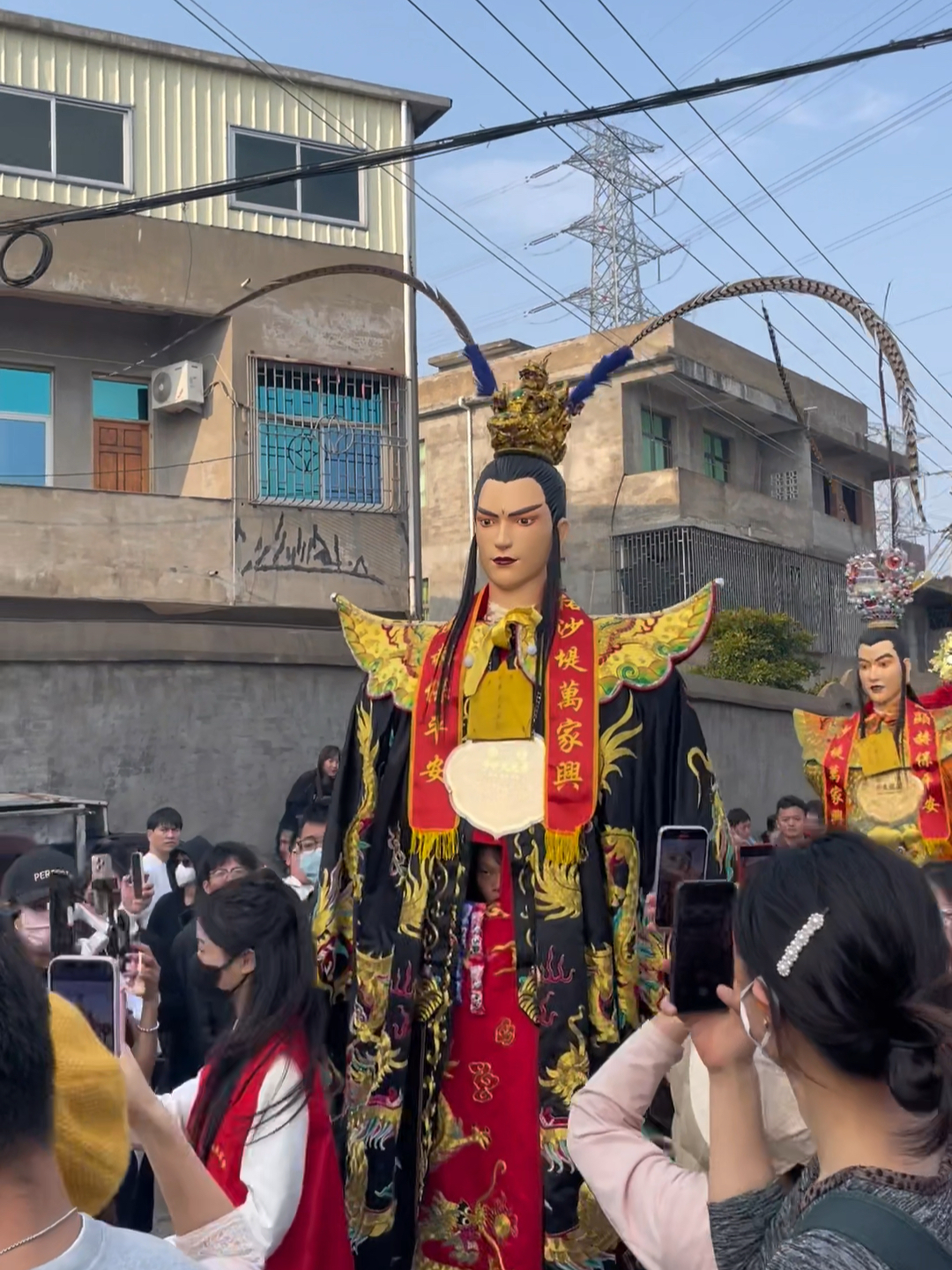 黄晓明陪爸妈看福建游神直呼震撼，传统与现代的交融之美