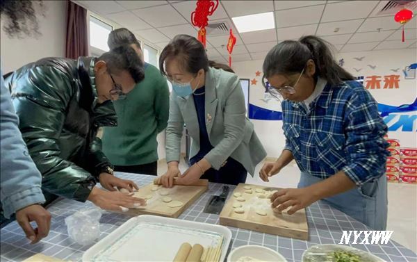 海外留学生上课集体偷看春晚，文化共鸣与乡愁的连接