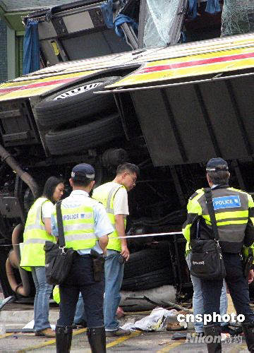 香港旅行团领队在上海跌落车外身亡，事故深度解析与反思