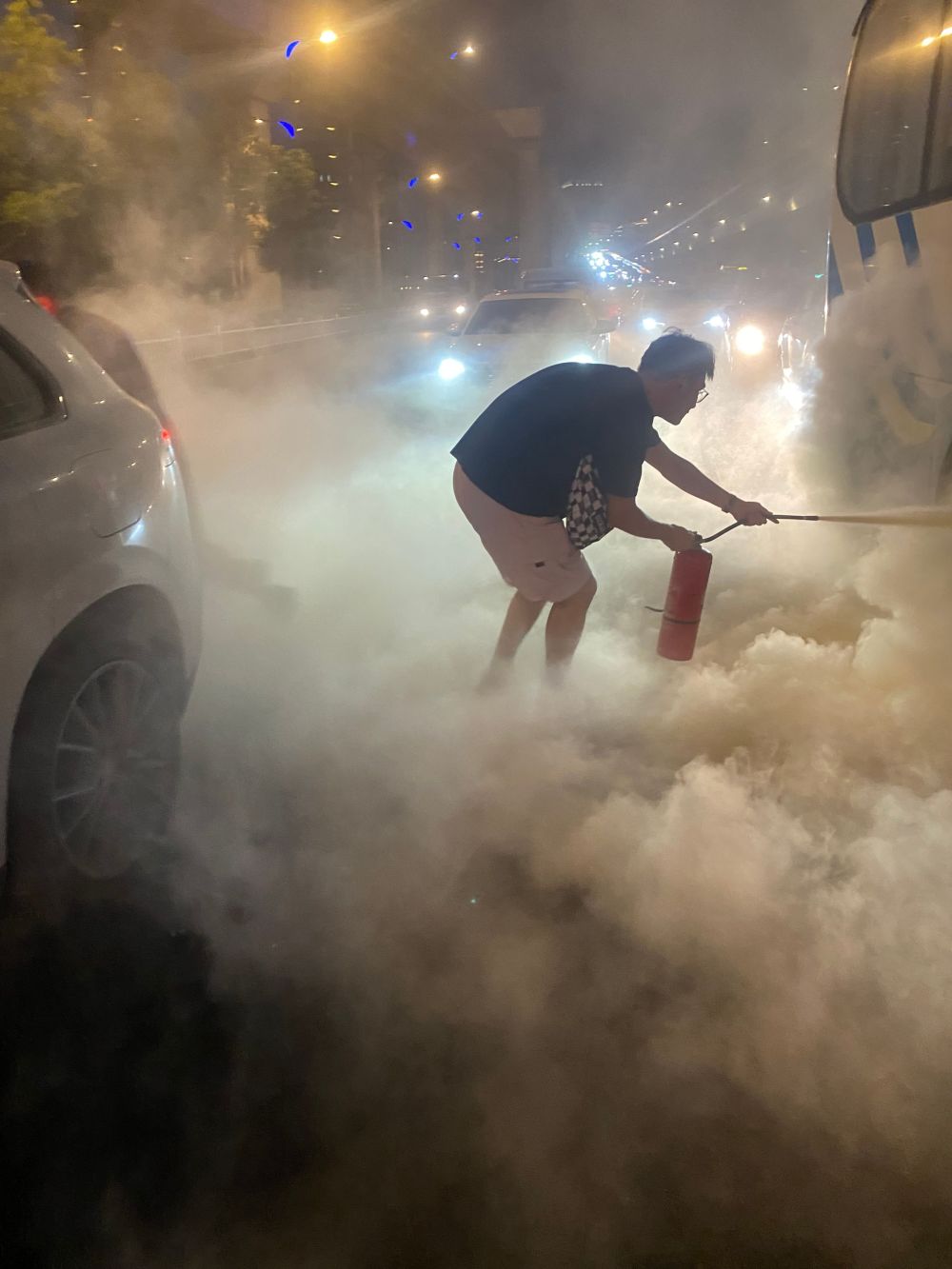 实拍妙瓦底地区断电第1晚，探索背后的故事与挑战