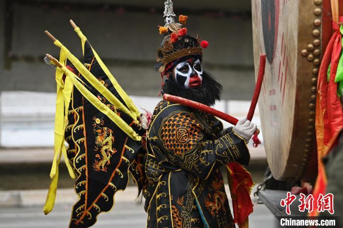 石家庄平山，无量仙翁化身高跷人偶