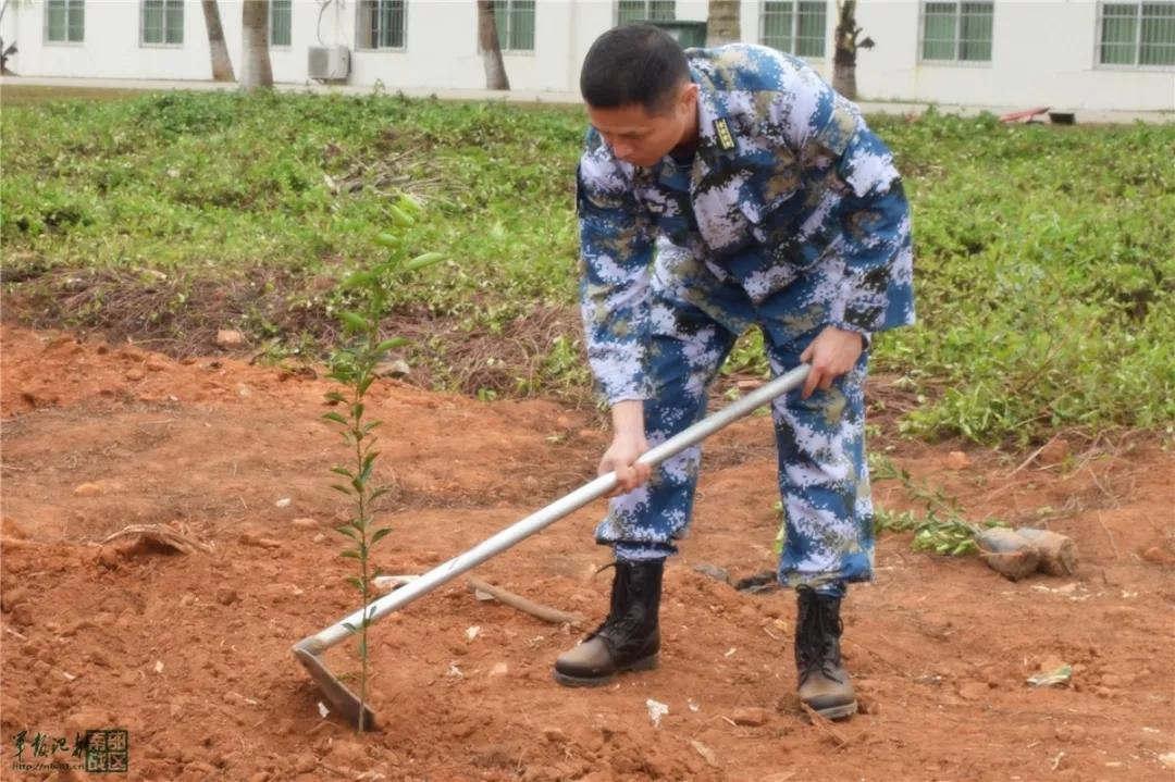 南部战区航空兵训练掀起新一轮高潮，揭秘尖端科技下的实战化练兵！