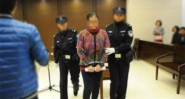 网暴“大衣哥”女子当庭认罪认罚