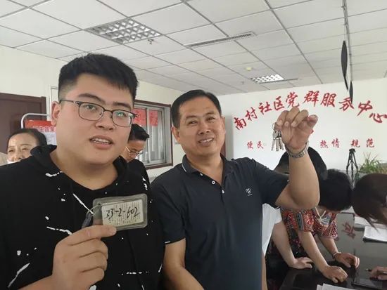 惊闻！悲剧瞬间！3岁孩童意外从27楼走廊坠落身亡，究竟为何发生？