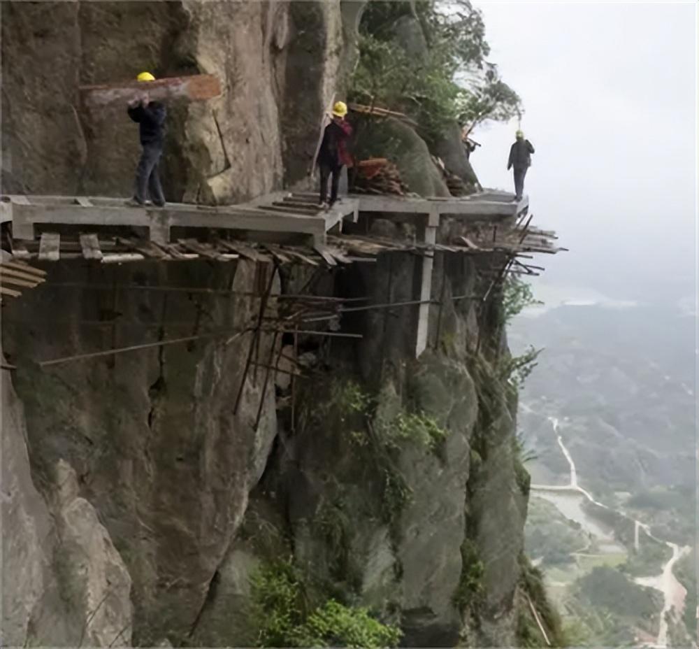 惊悚！女孩冒险逃票景区，竟因坠亡引发无责之谜！