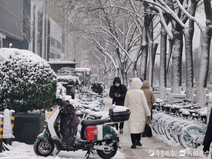 济南惊现暴雪！气温骤降近20℃，市民如何应对这场突如其来的寒潮？