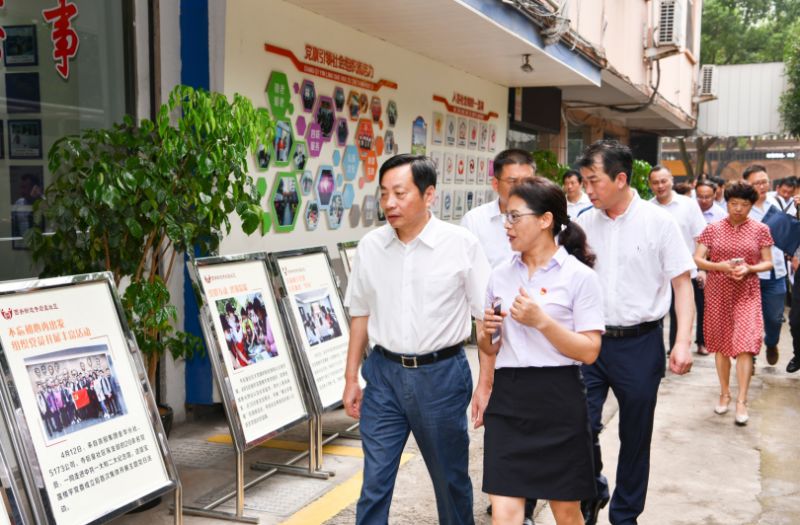 惊！人大代表曝光老旧小区夺命电梯，数万居民命悬一线！