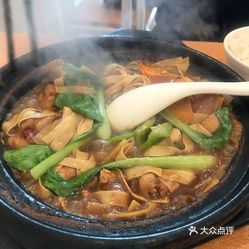 震惊！杨铭宇黄焖鸡竟卖剩菜？顾客怒曝，吃的是别人剩下的！