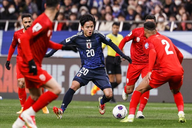 日本2-0巴林 提前3轮晋级世界杯