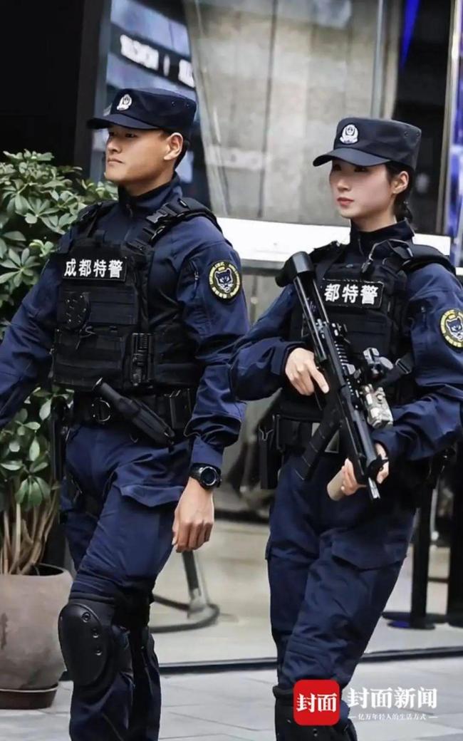 惊！成都太古里女特警颜值爆表，背后的真相竟让人肃然起敬！